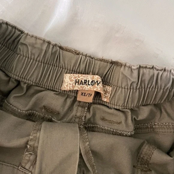 Low Rise Cargo Shorts - Picture 3 of 3